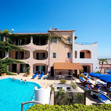 فندق Bellevue Benessere & Relax 4*