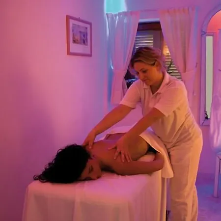 Bellevue Benessere & Relax فندق 4*