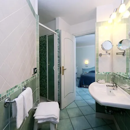 Bellevue Benessere & Relax فندق ايسكيا