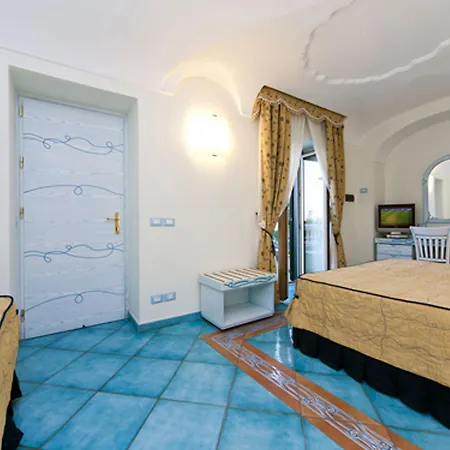 Bellevue Benessere & Relax מלון