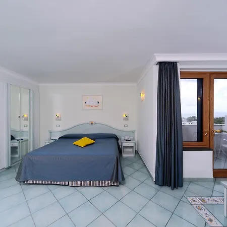 Bellevue Benessere & Relax מלון איסקיה