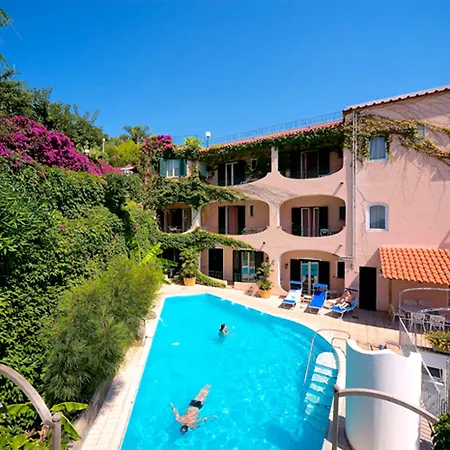 Bellevue Benessere & Relax מלון