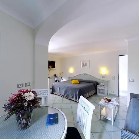Bellevue Benessere & Relax מלון 4*